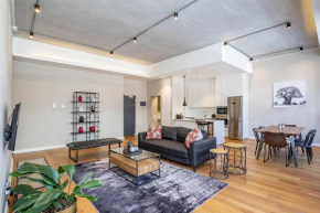 Docklands Family Condo with a great Rooftop Pool